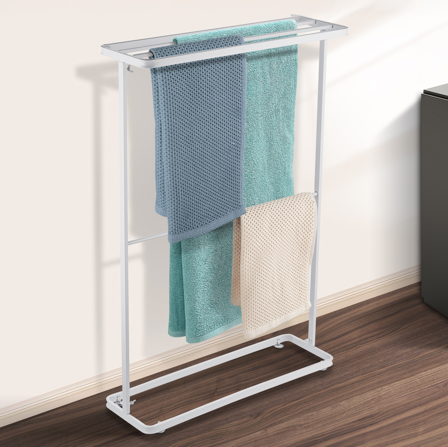 Aira Towel Stand