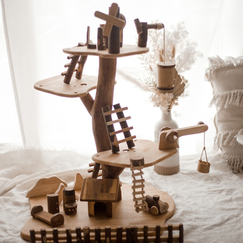 Q Toys Adventure Rubberwood Tree House Temple & ster