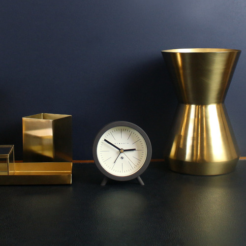 Mid century moderne bruine wekker kopen? Slim gekozen