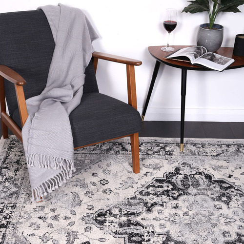 Grey & White Delicate Traditional Rug