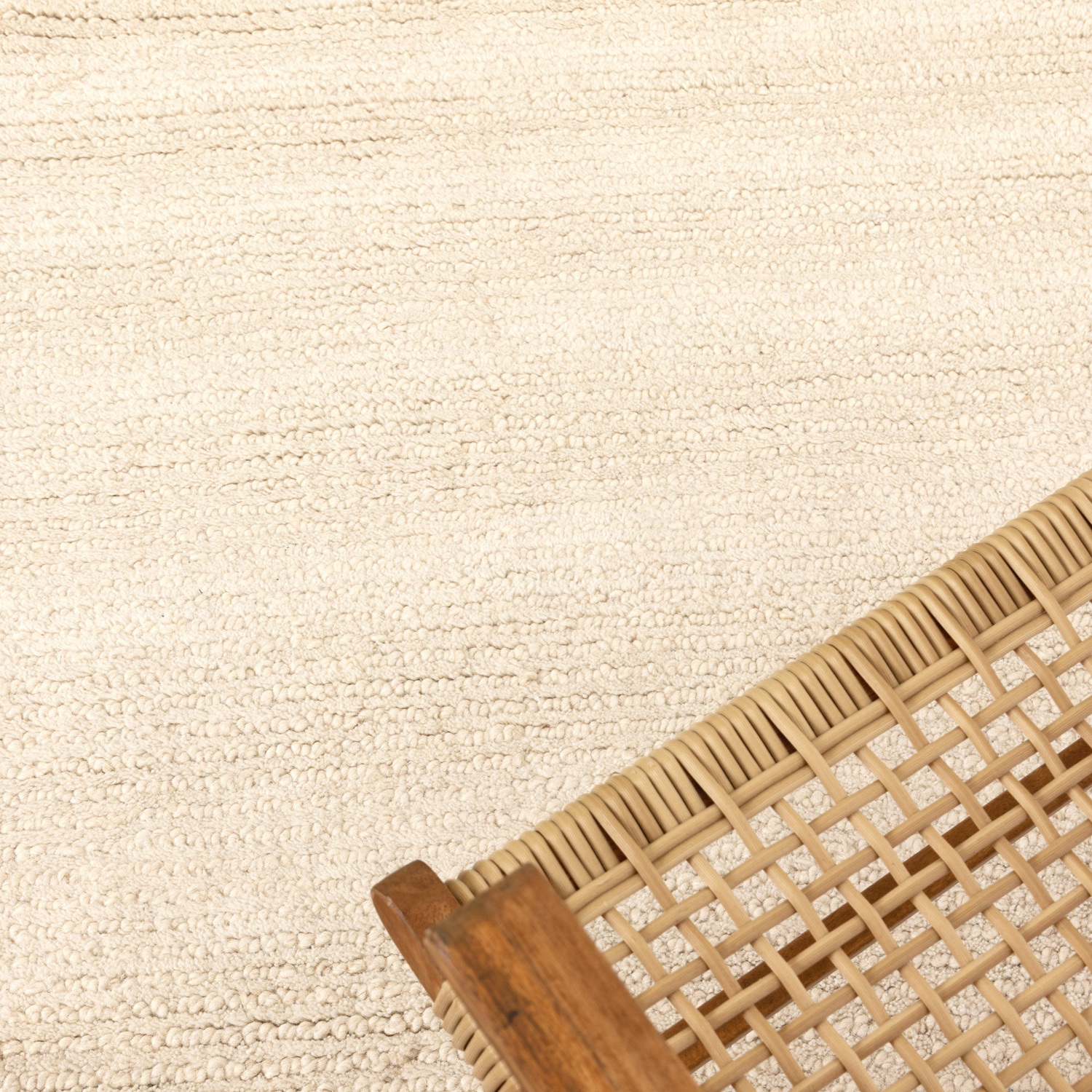 Ivory Camia Hand-Loomed Wool Round Rug