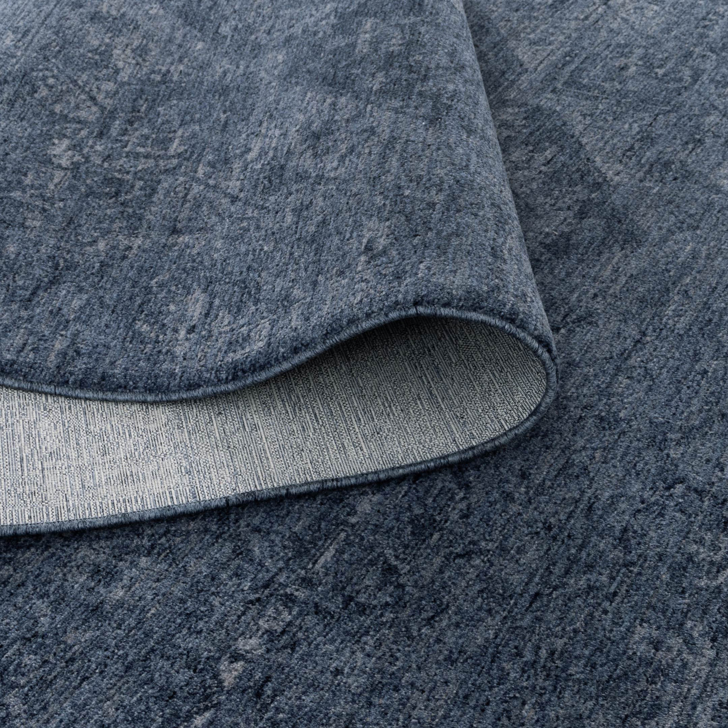 Heritage-Monochrome-Distressed-Medallion-Rug