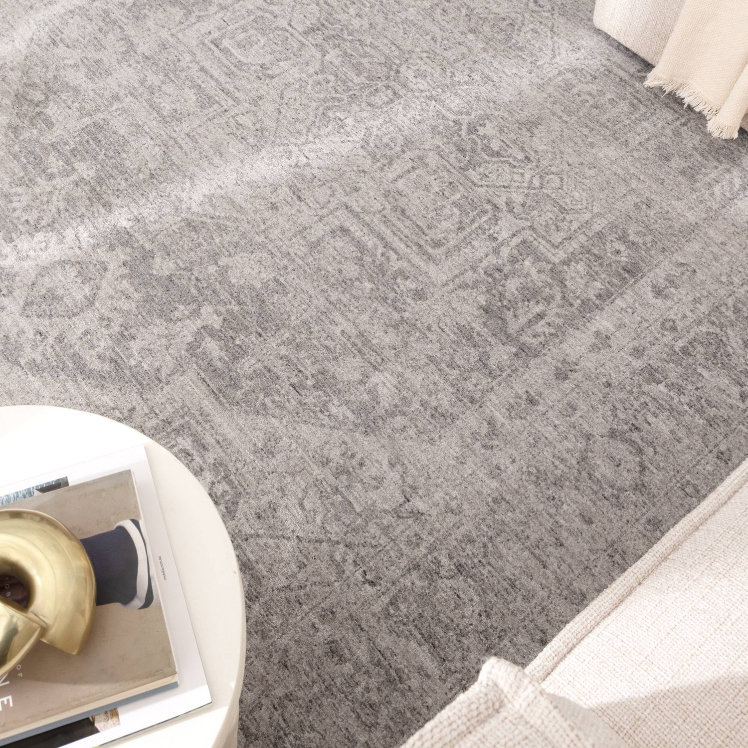 Heritage-Monochrome-Distressed-Medallion-Rug