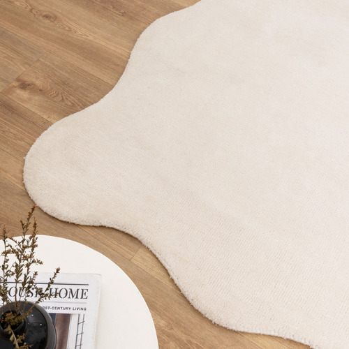 White Astra Hand-Tufted Scalloped Rug
