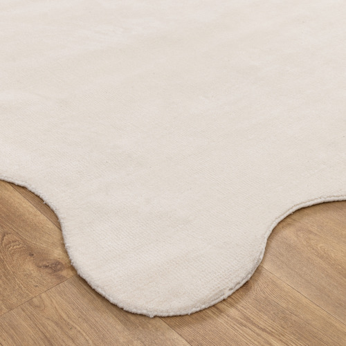 White Astra Hand-Tufted Scalloped Rug