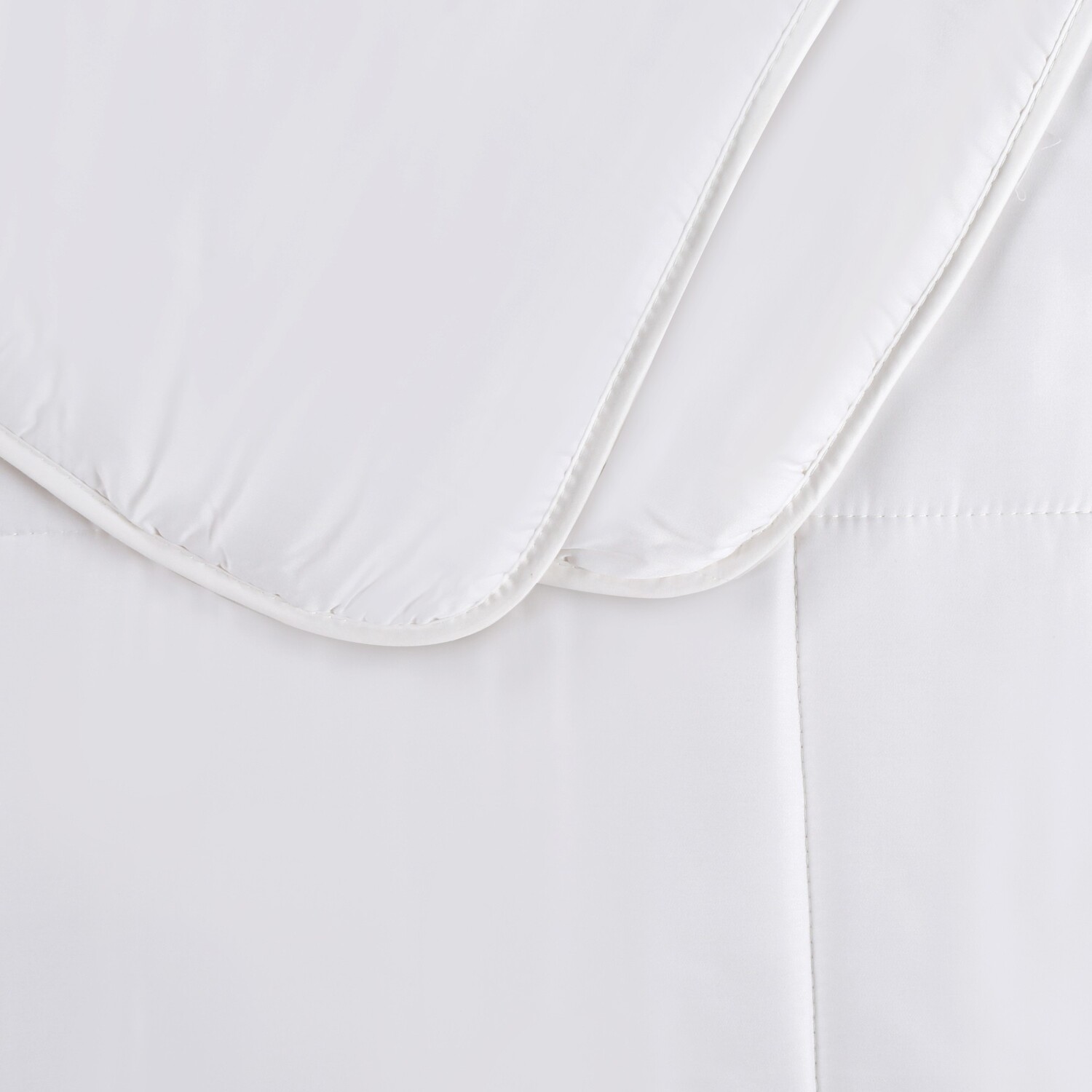 White Spring Bamboo Quilt