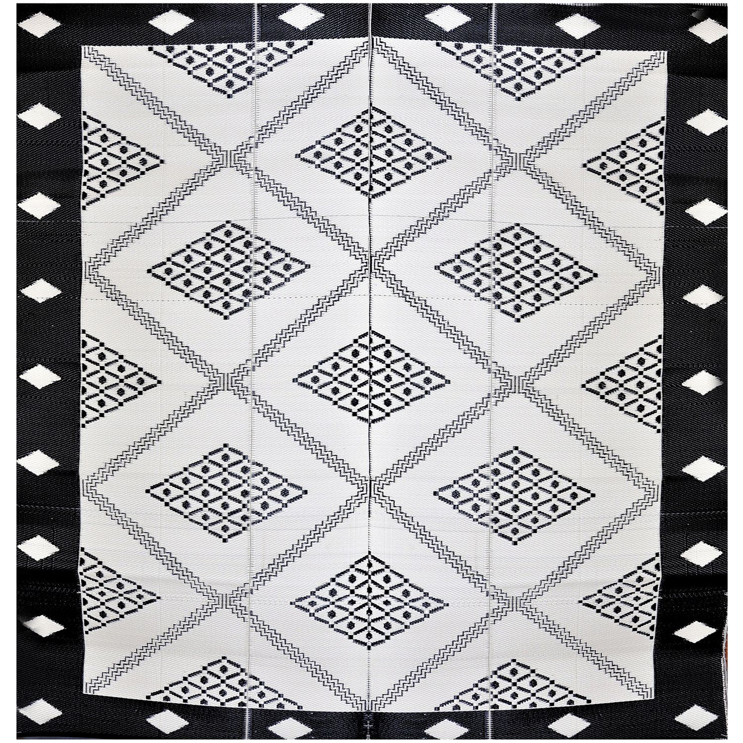Troy Outdoor Rug in Black & Cream