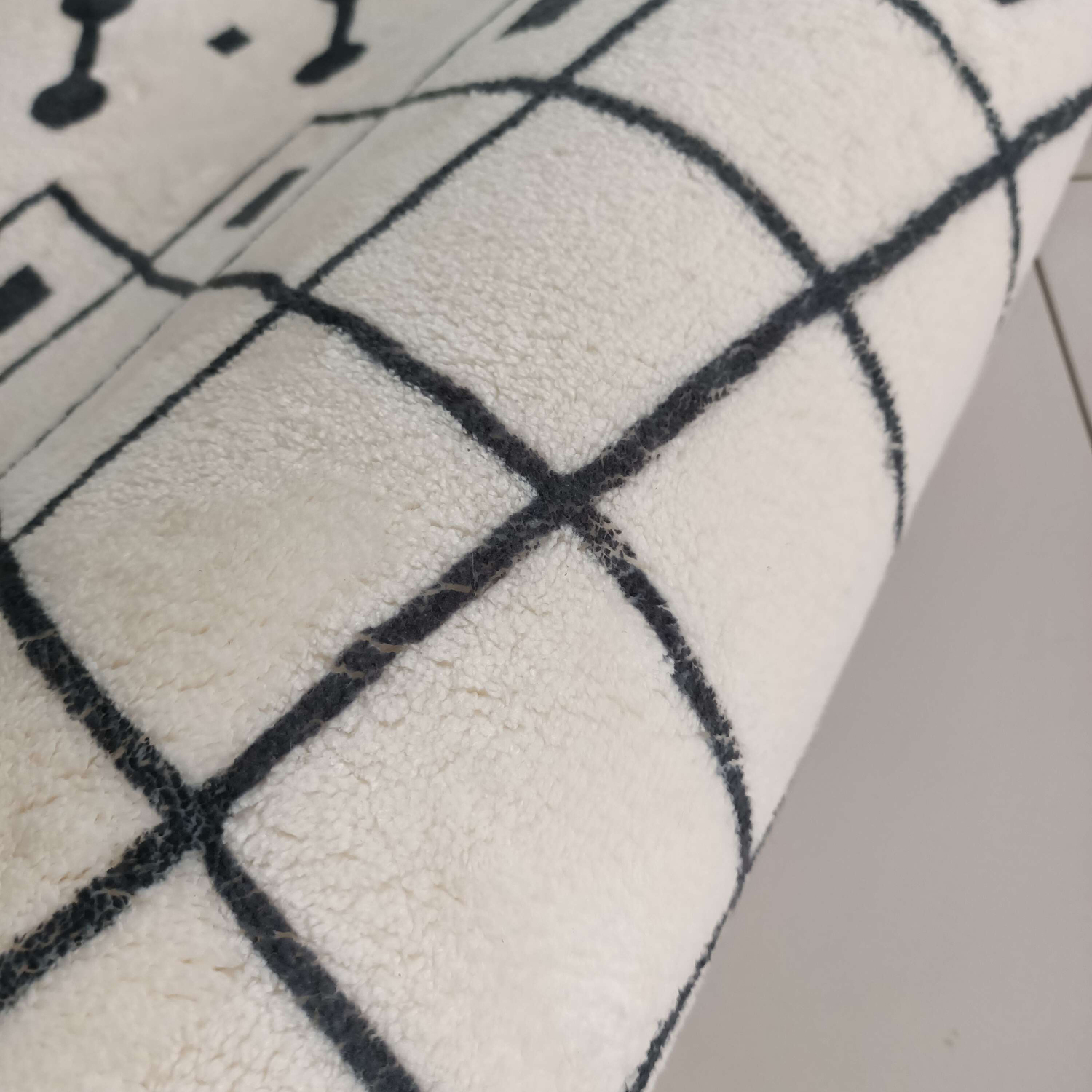 Plush Ivory Sunrise Ampelios Rug