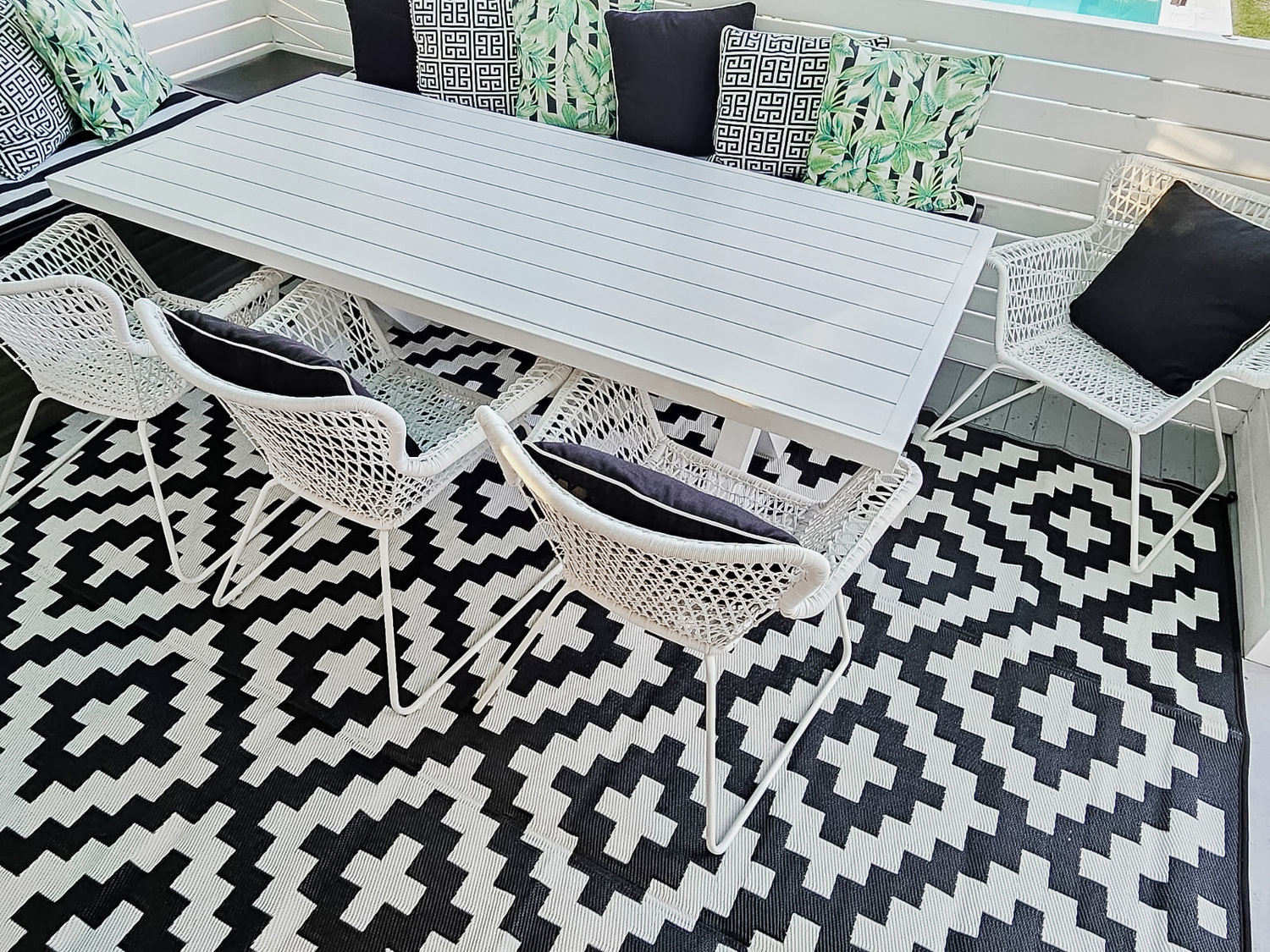 Black-and-White-Aztec-Power-Loomed-Indoor-and-Outdoor-Rug