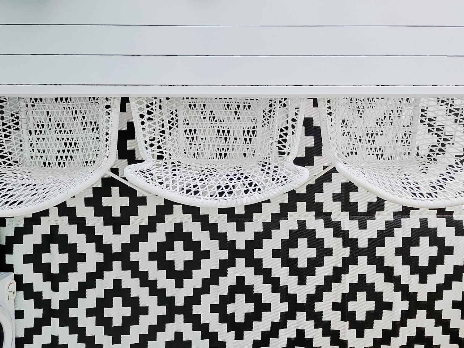 Black-and-White-Aztec-Power-Loomed-Indoor-and-Outdoor-Rug