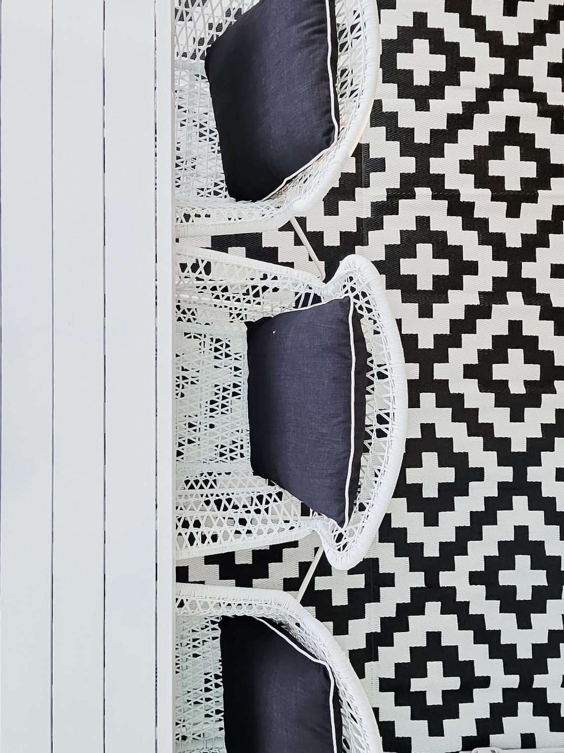 Black-and-White-Aztec-Power-Loomed-Indoor-and-Outdoor-Rug