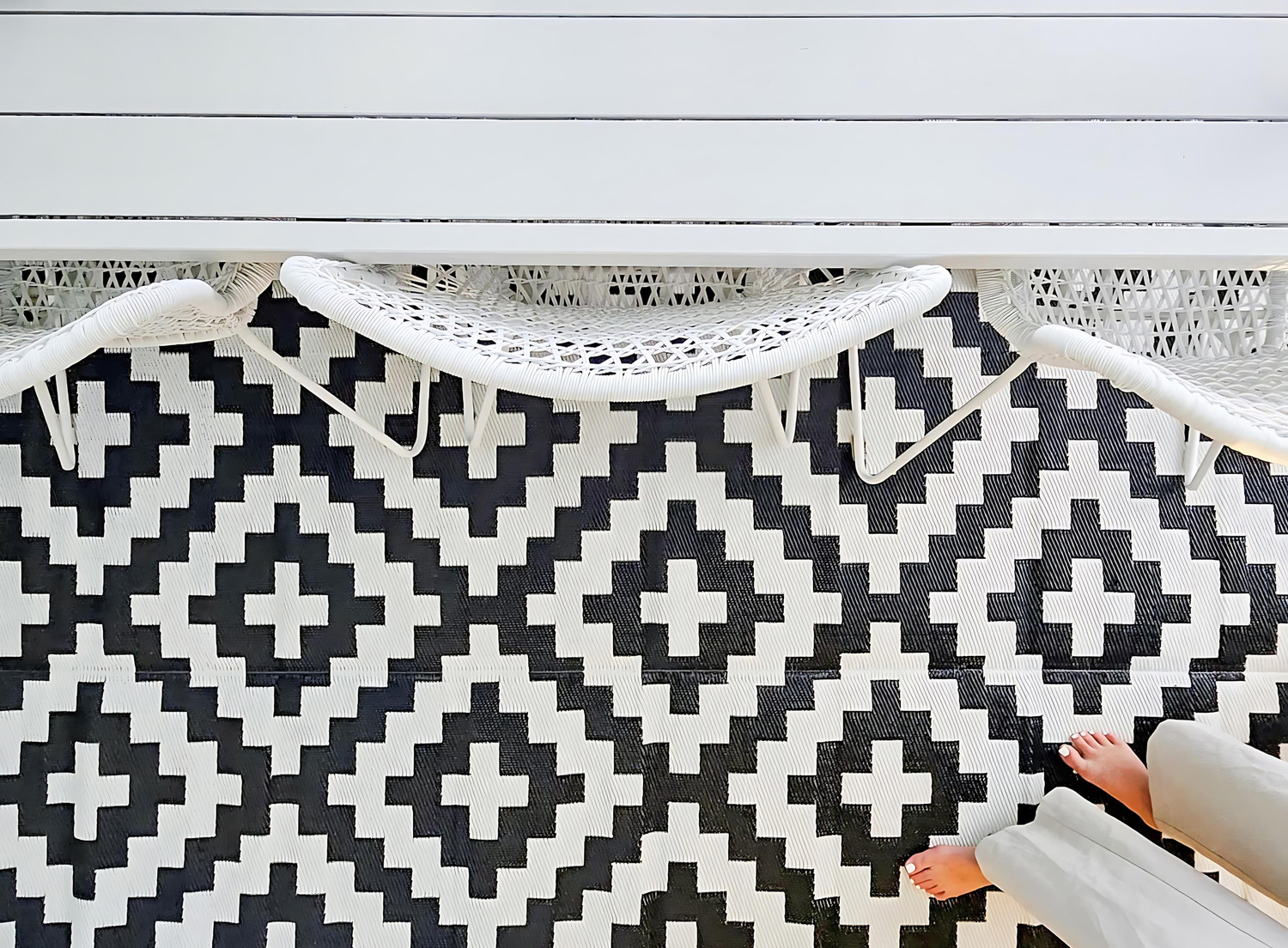 Black-and-White-Aztec-Power-Loomed-Indoor-and-Outdoor-Rug