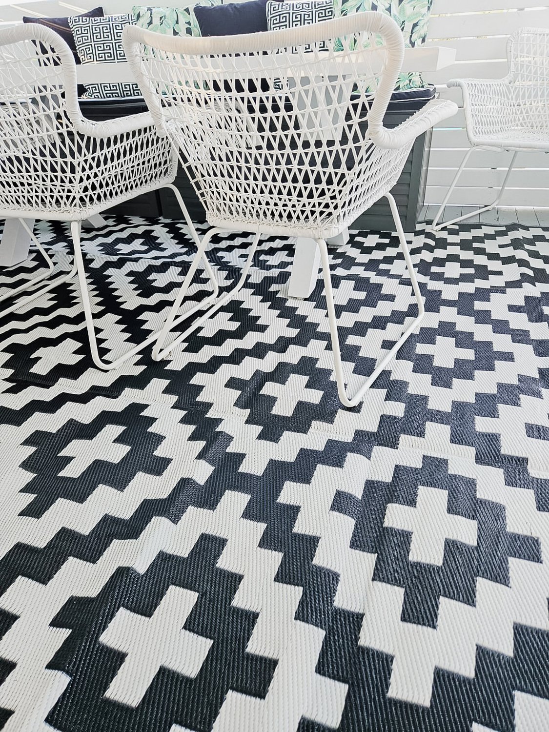 Black-and-White-Aztec-Power-Loomed-Indoor-and-Outdoor-Rug