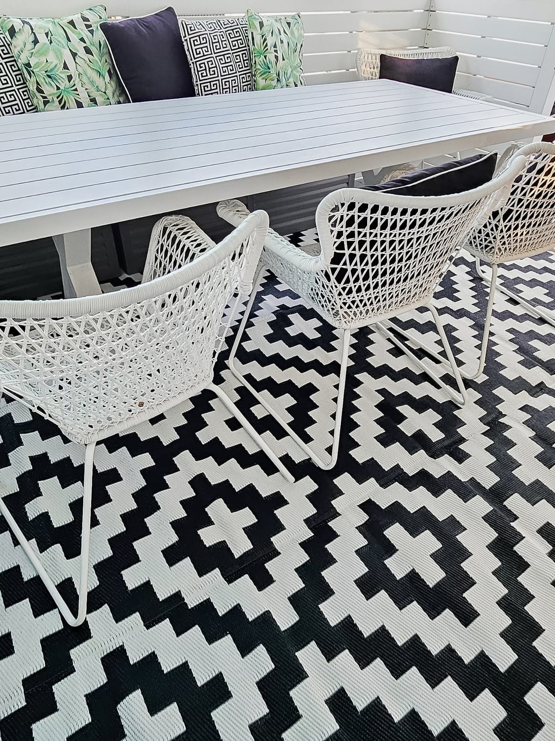 Black-and-White-Aztec-Power-Loomed-Indoor-and-Outdoor-Rug