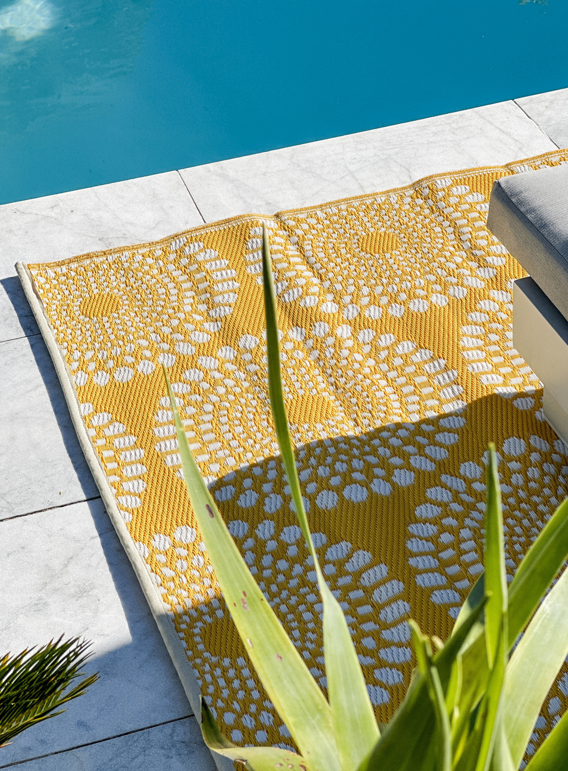 Empress-Reversible-Outdoor-Rug