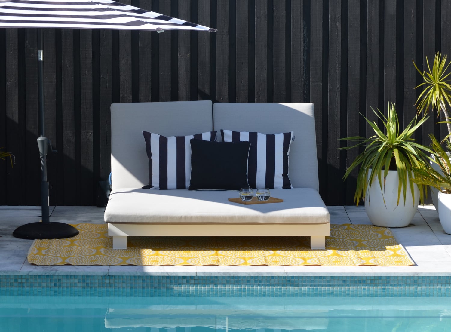 Empress-Reversible-Outdoor-Rug