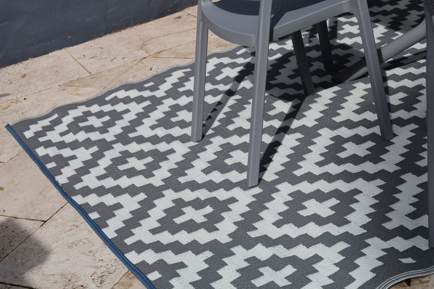 Grey-and-White-Aztec-Style-Outdoor-Rug-PLRAZTGRY