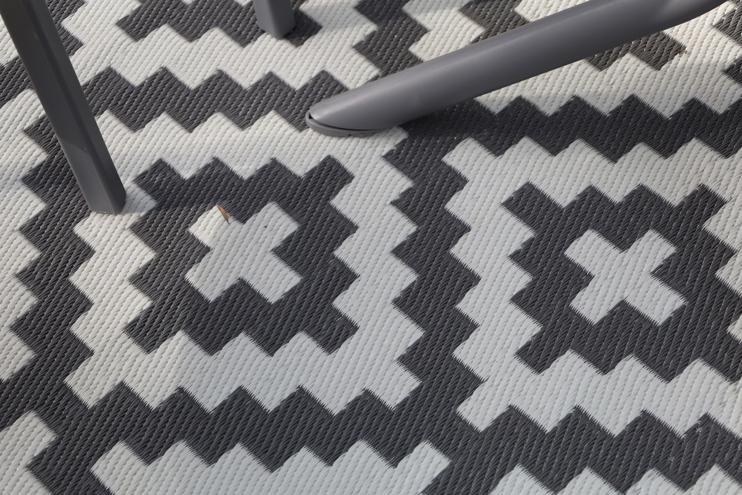 Grey-and-White-Aztec-Style-Outdoor-Rug-PLRAZTGRY