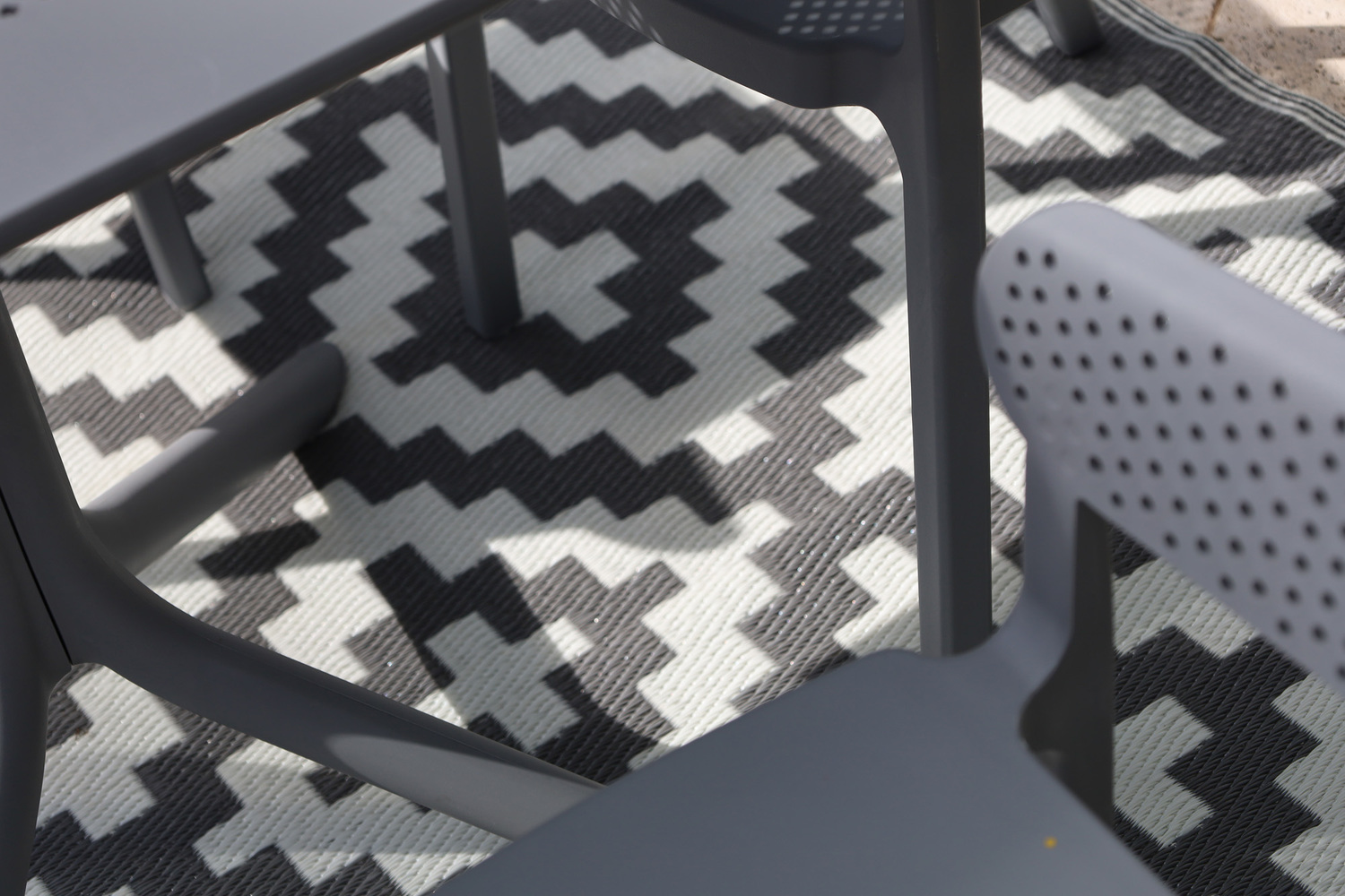 Grey-and-White-Aztec-Style-Outdoor-Rug-PLRAZTGRY