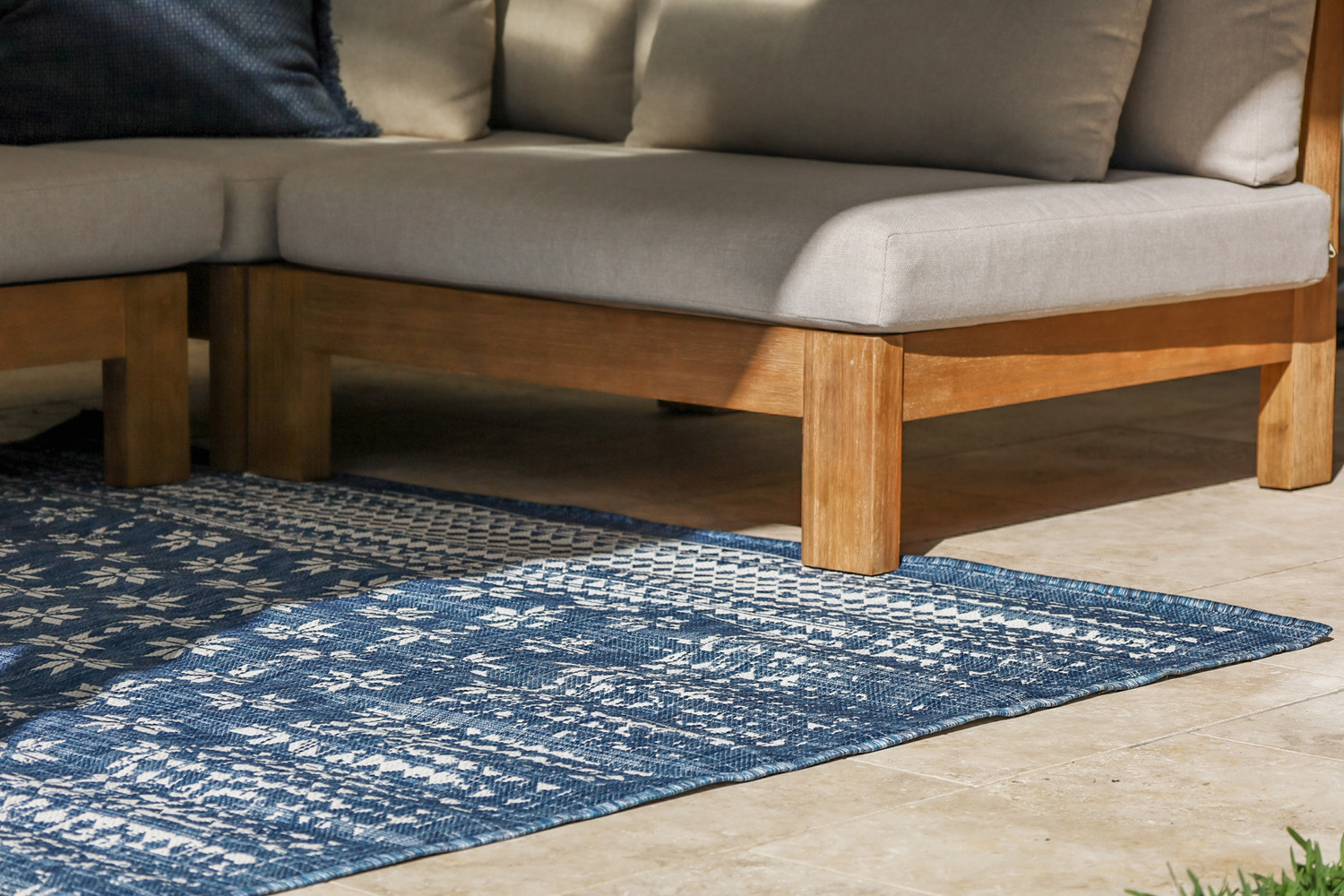 Pearl-Blue-Floral-Power-Loomed-Indoor-Outdoor-Rug