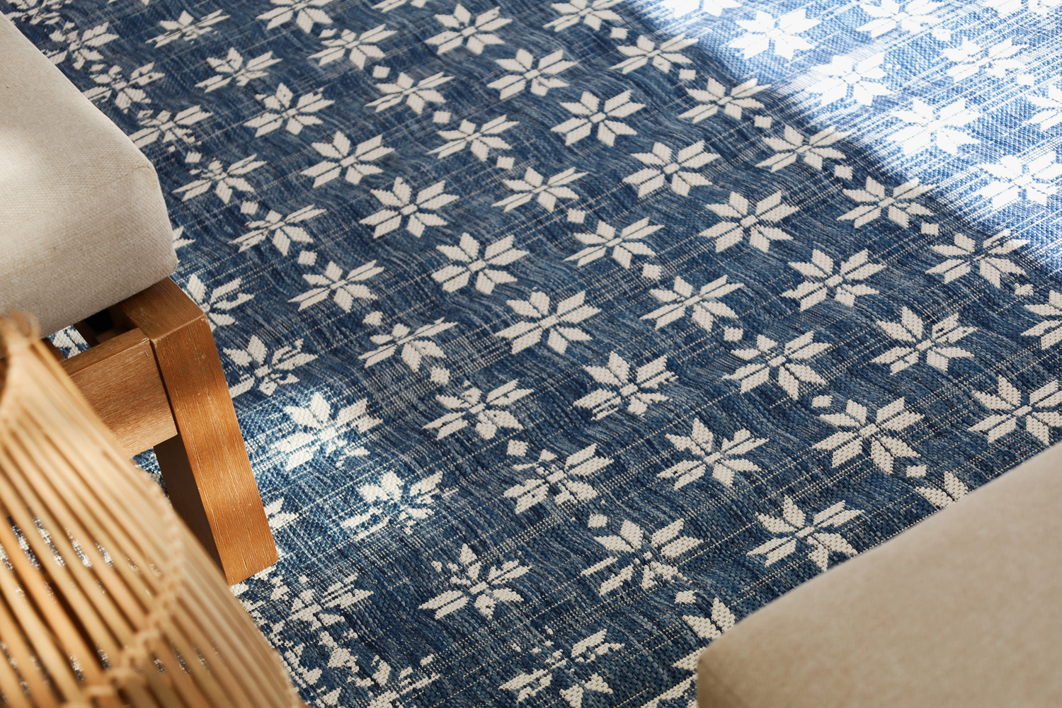 Pearl-Blue-Floral-Power-Loomed-Indoor-Outdoor-Rug