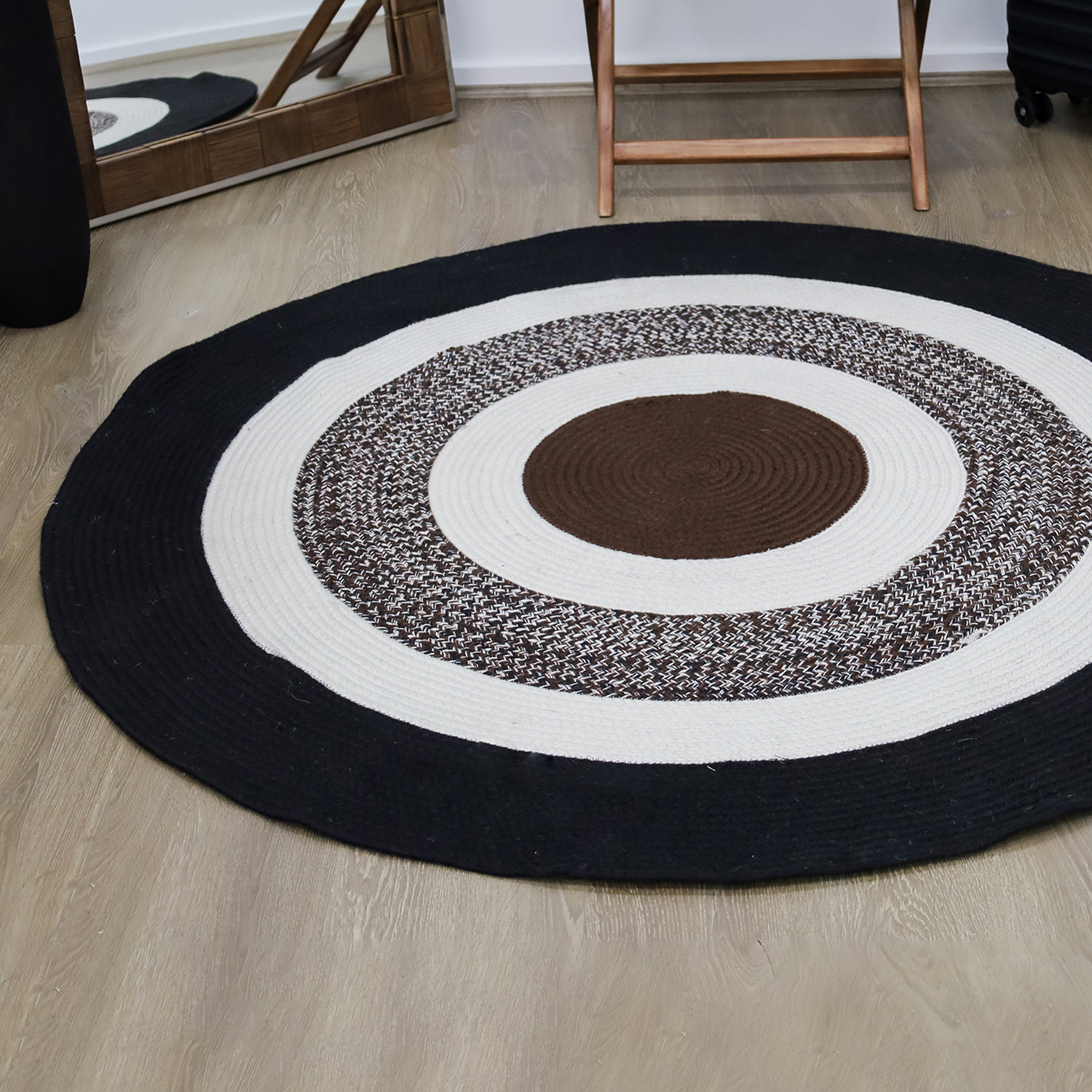 Black & White Churchill Round Outdoor Rug