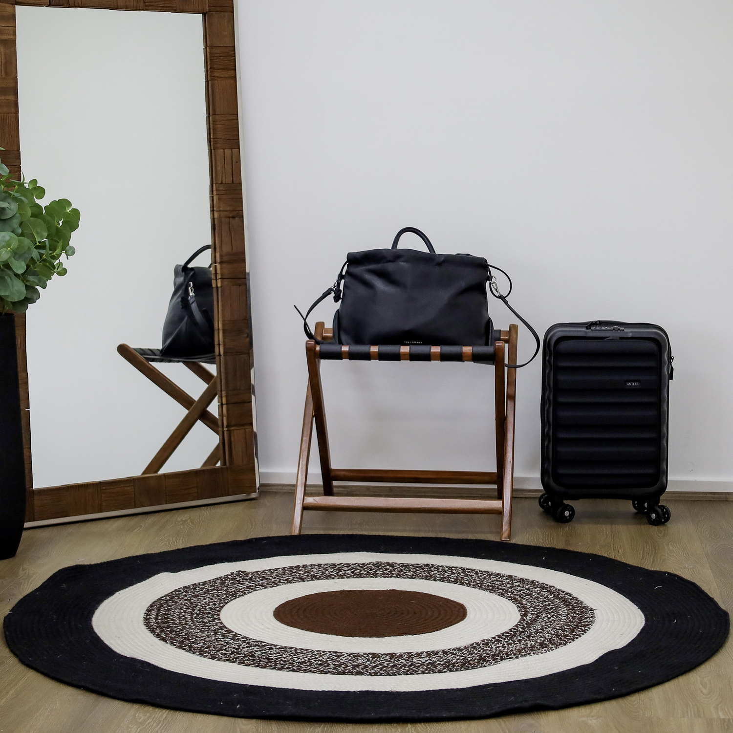 Black & White Churchill Round Outdoor Rug