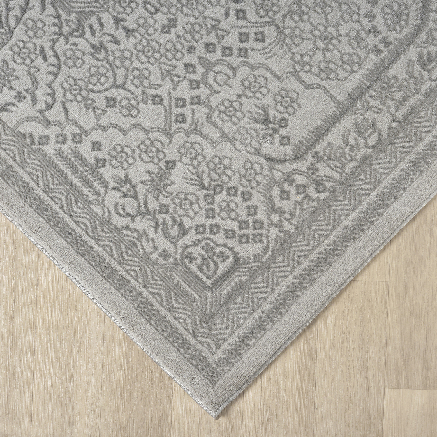Nostra Traditional Rug