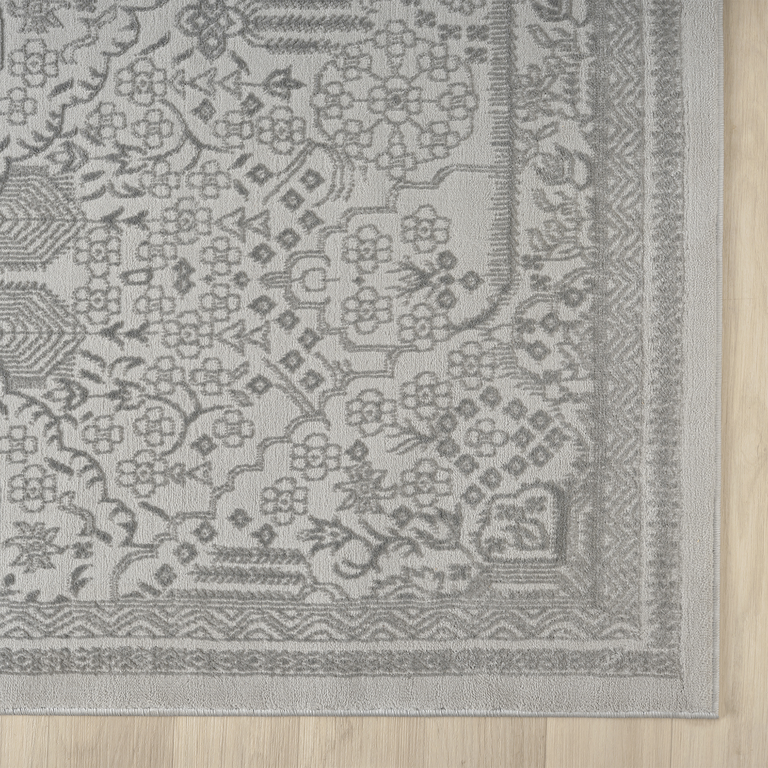 Nostra Traditional Rug