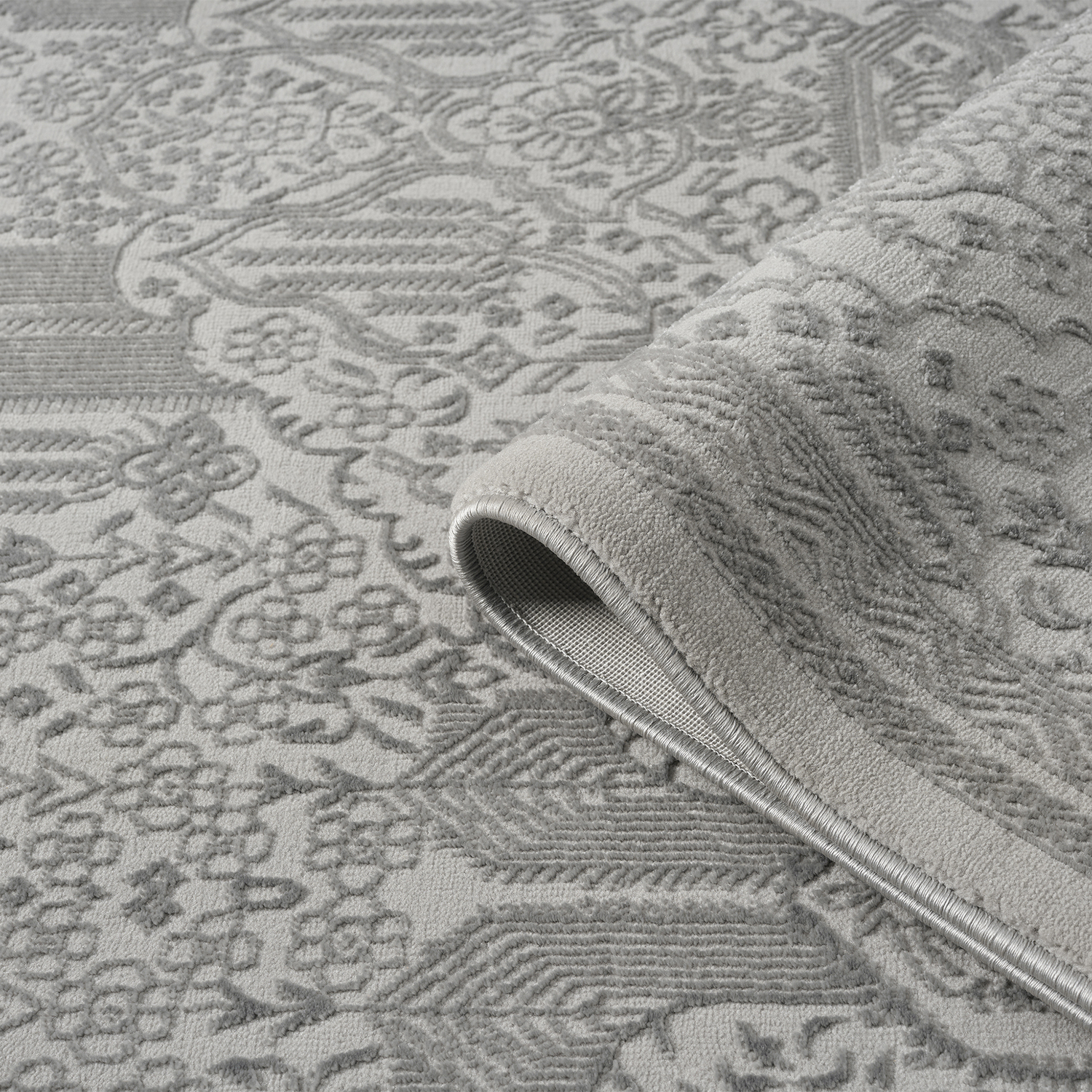 Nostra Traditional Rug