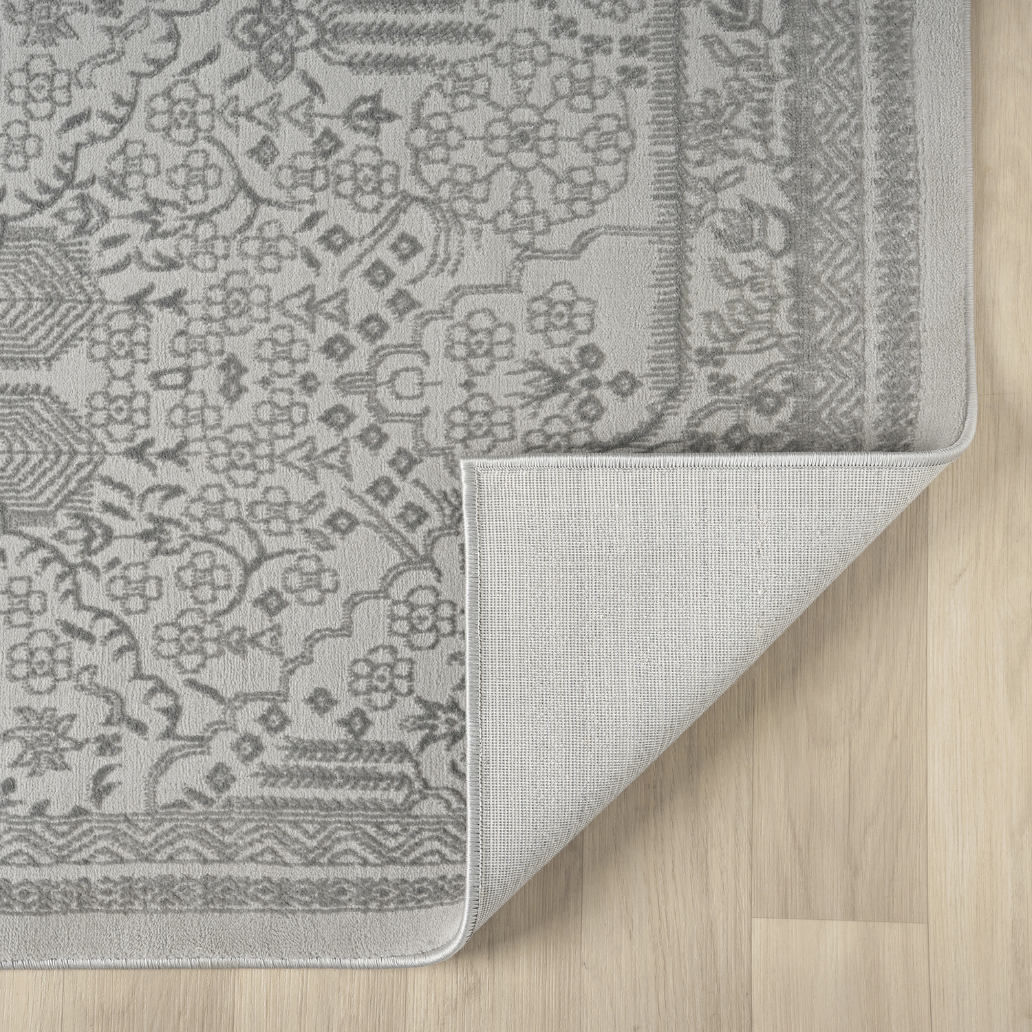 Nostra Traditional Rug