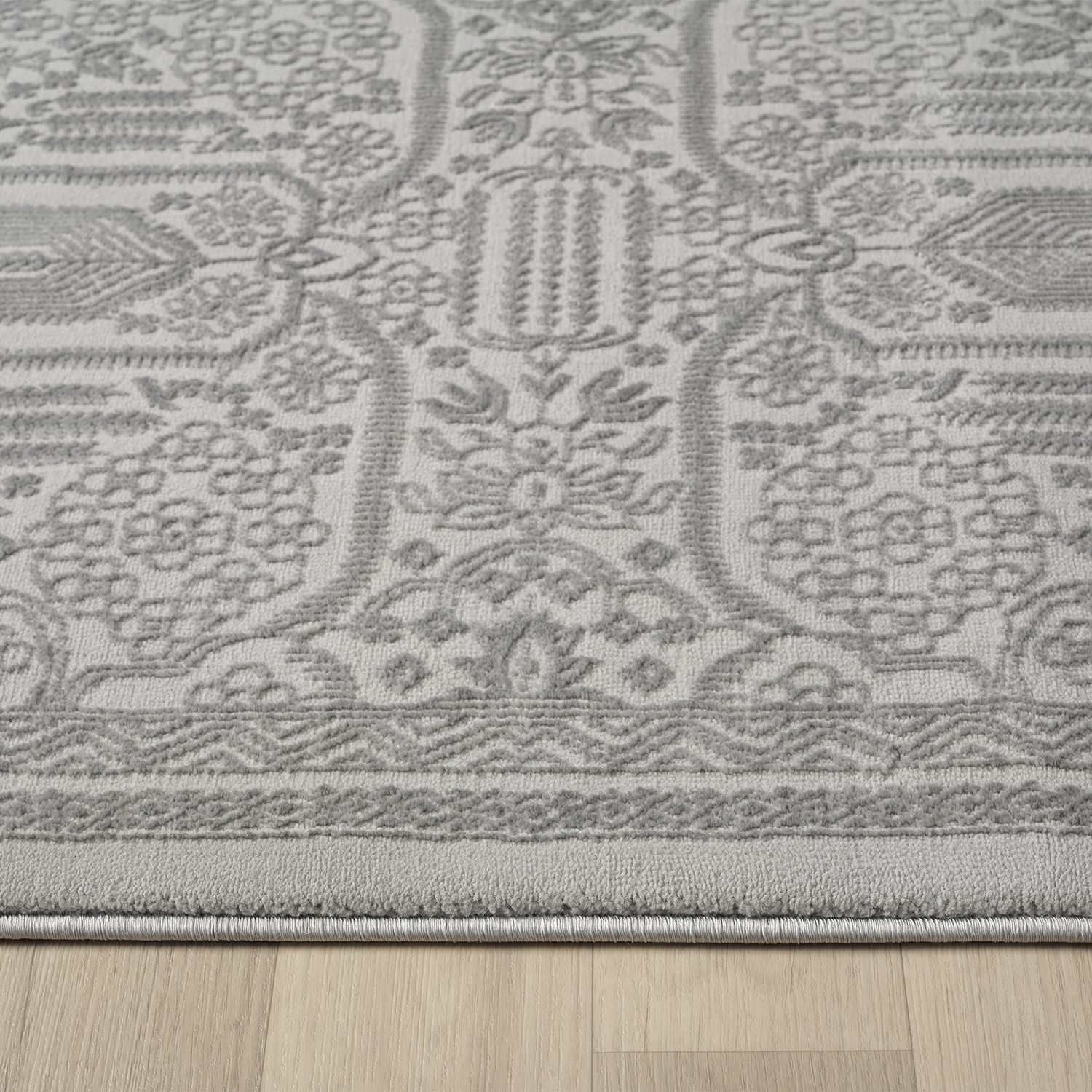 Nostra Traditional Rug
