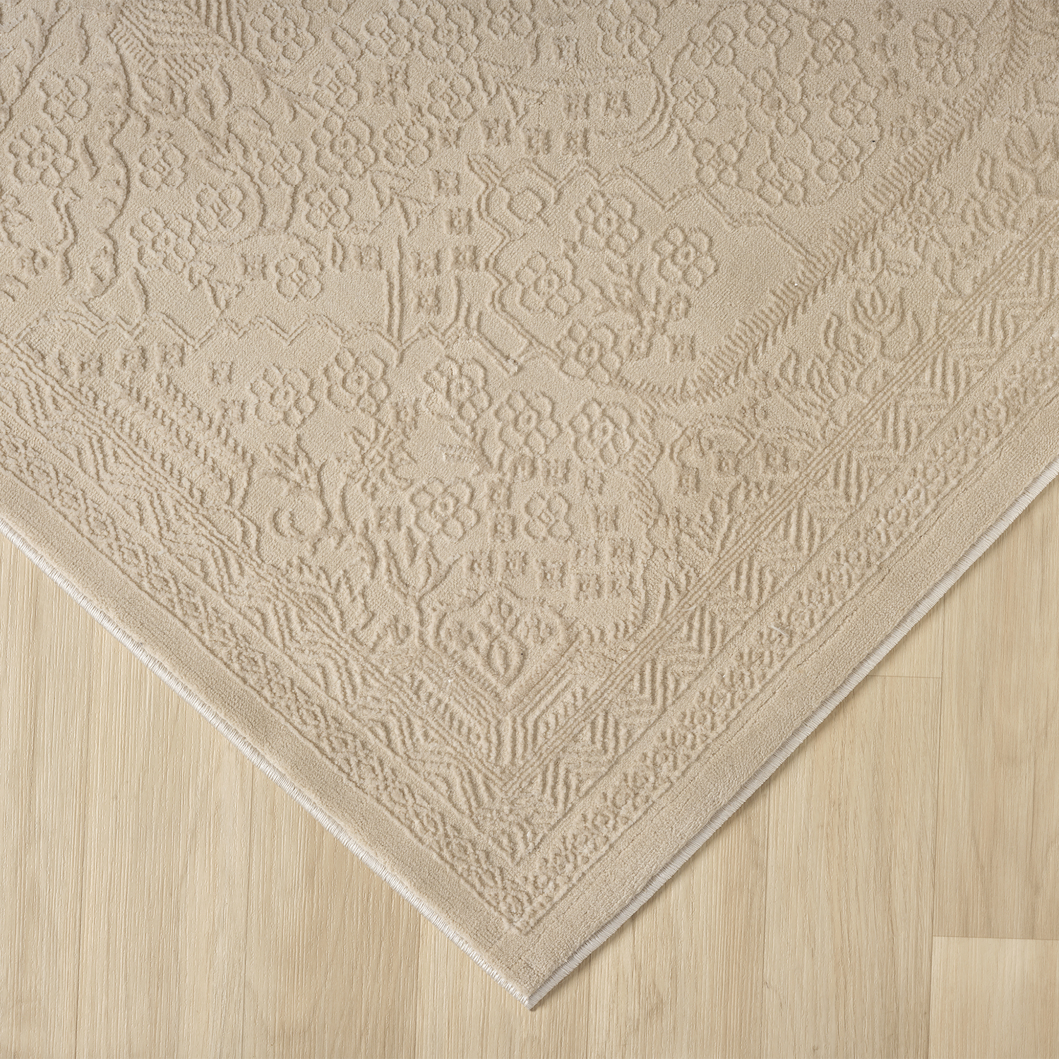 Nostra Traditional Rug