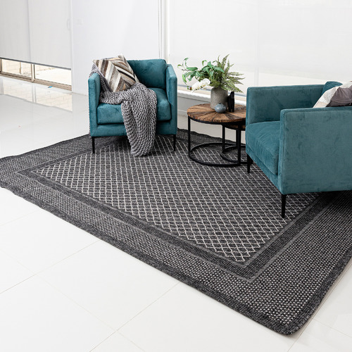 Black Chappelle Geometric Rug