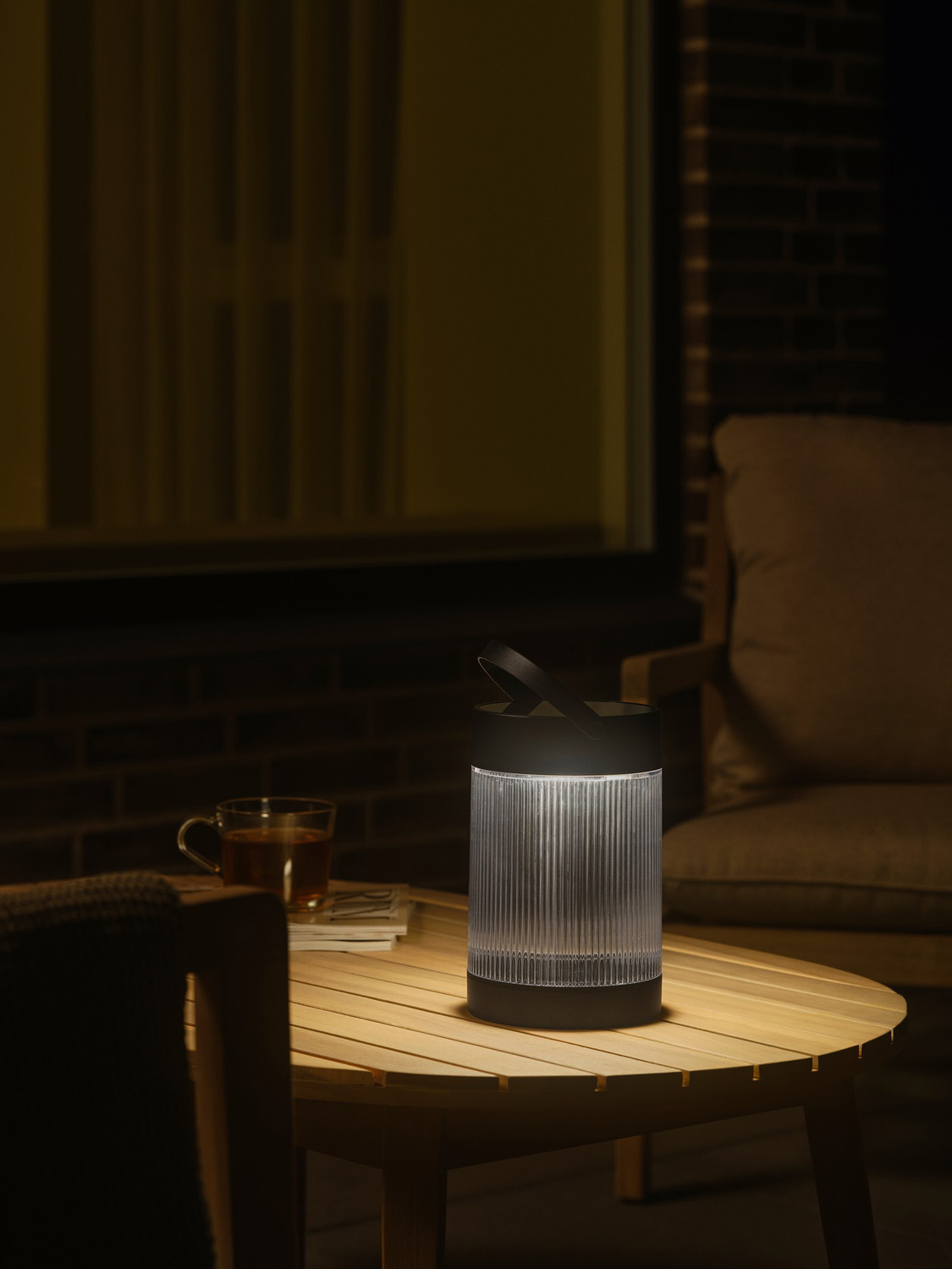 Coupar Solar Outdoor Lamp with USB Cable