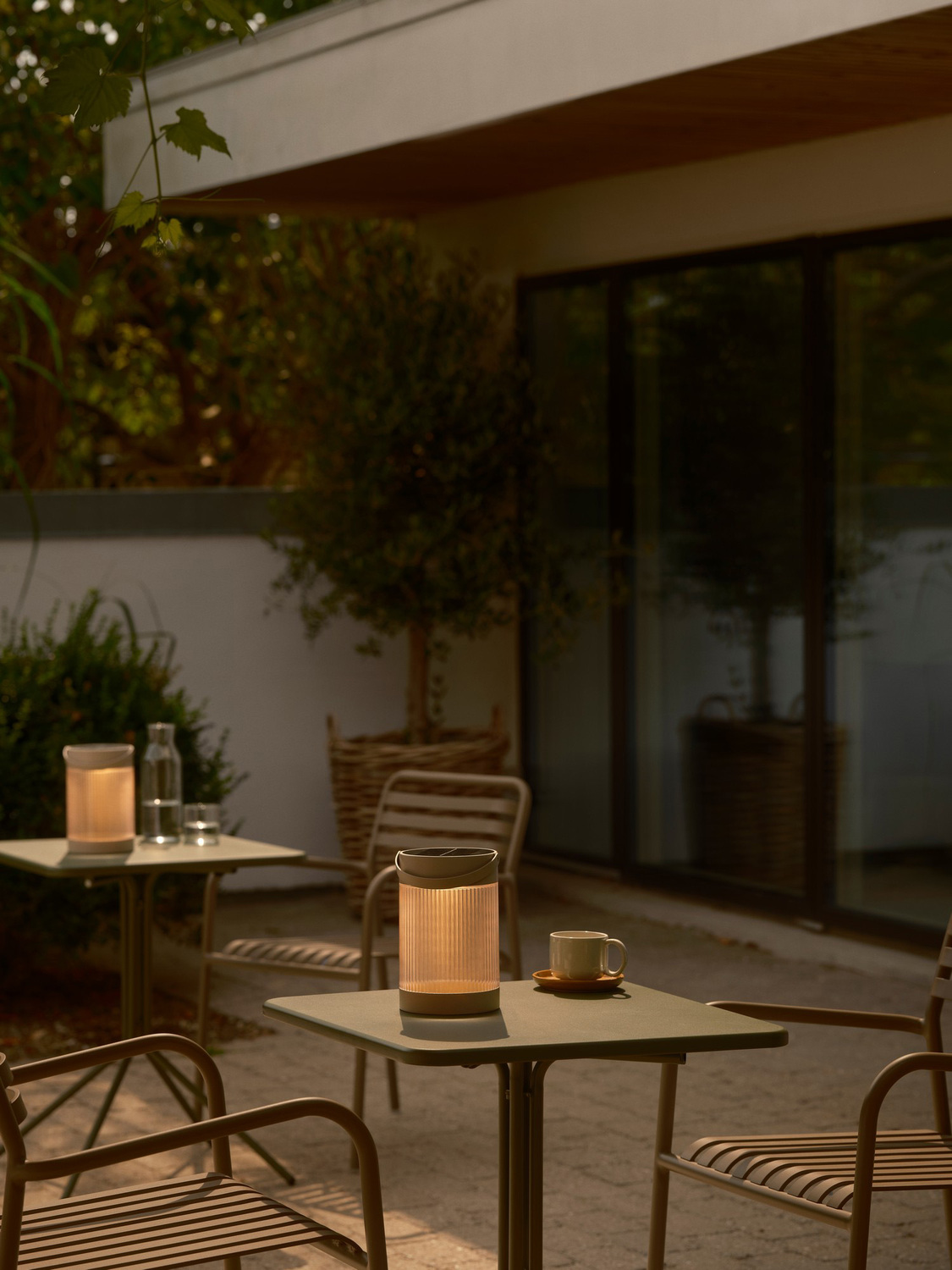 Coupar Solar Outdoor Lamp with USB Cable