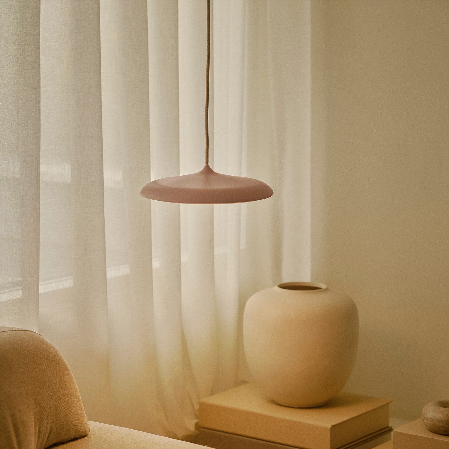 Artist-Metal-LED-Pendant-Light