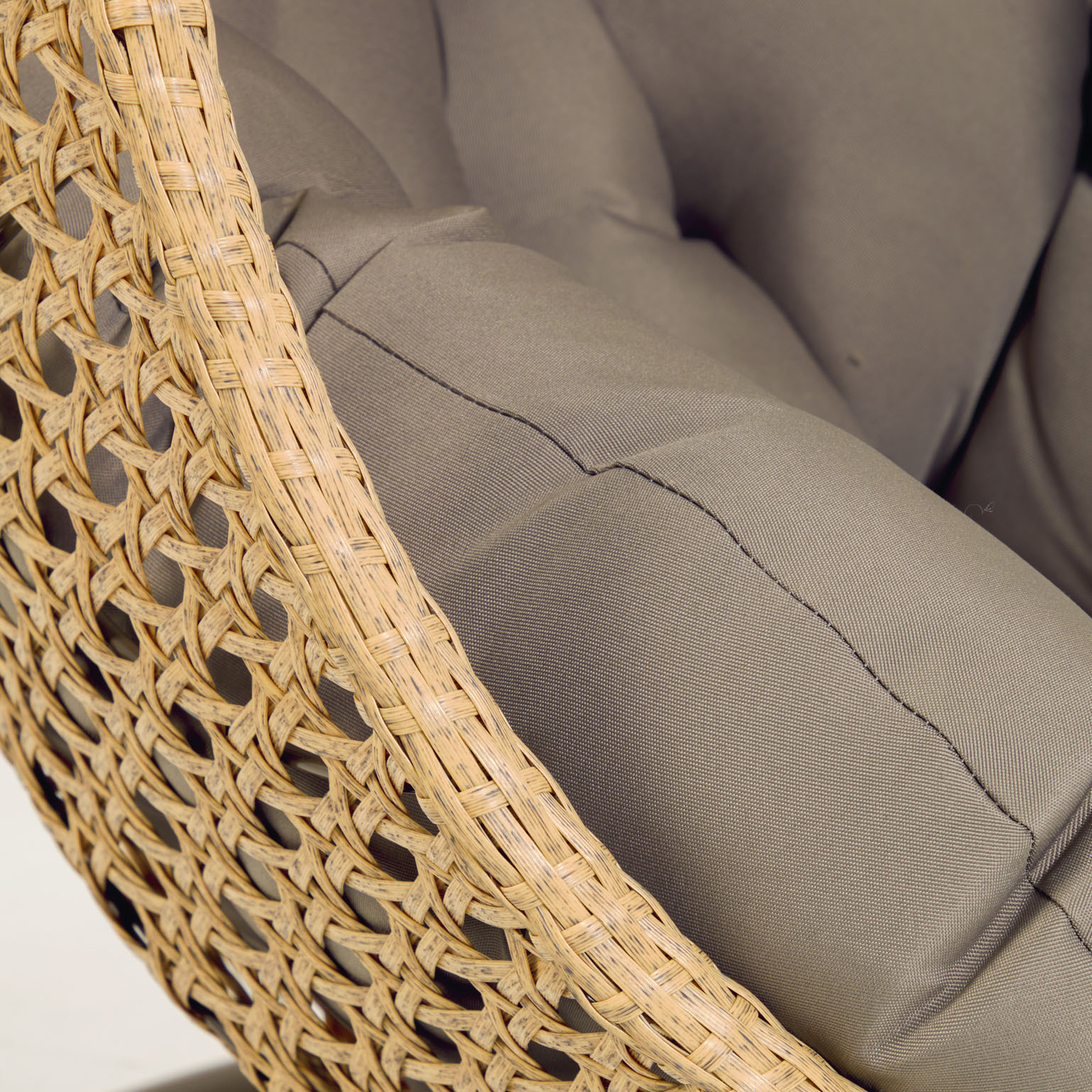Avnery Al Fresco Hanging Chair