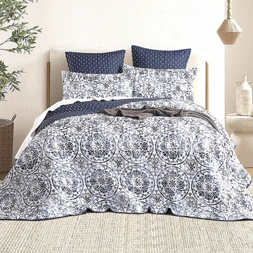 Medallion-Megan-Quilted-Coverlet-Set