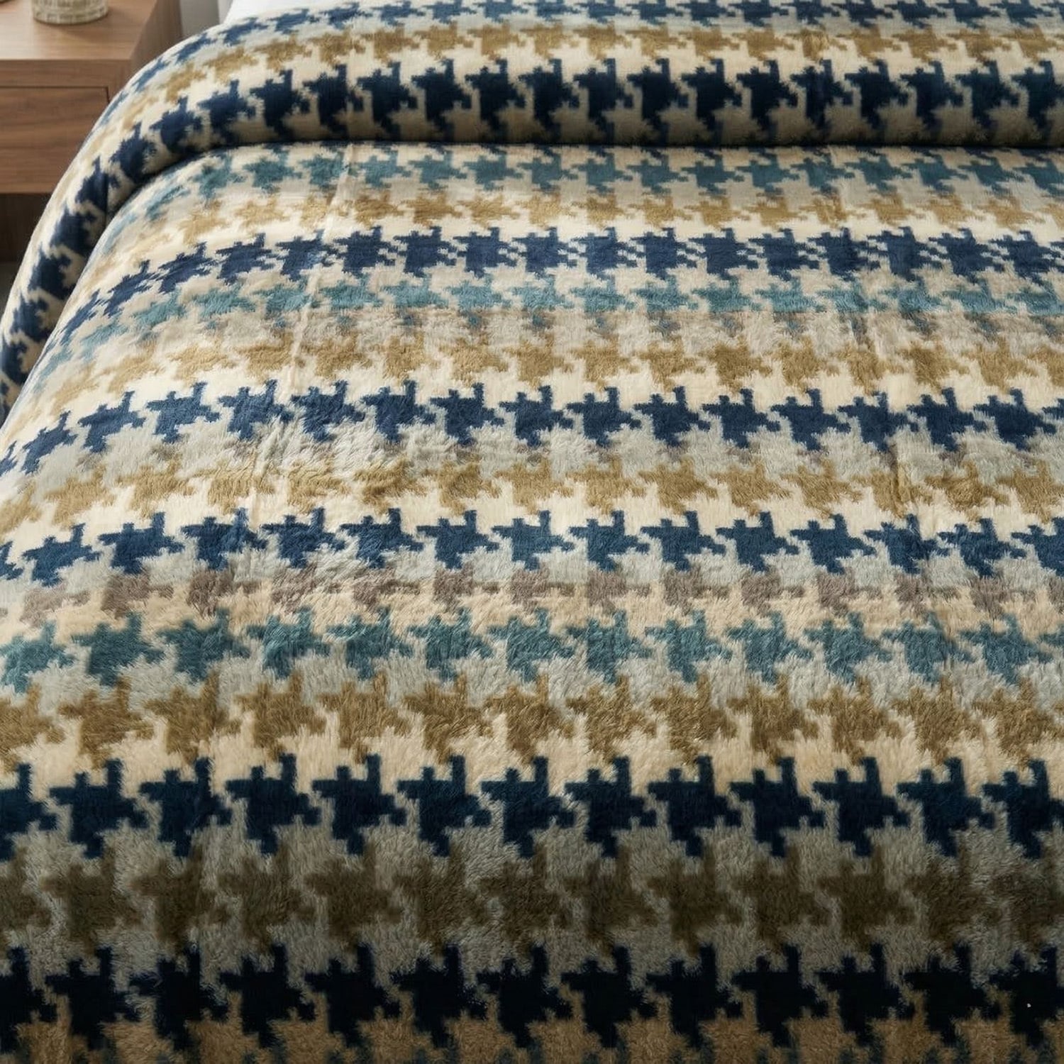 Printed Houndstooth Godric Blanket