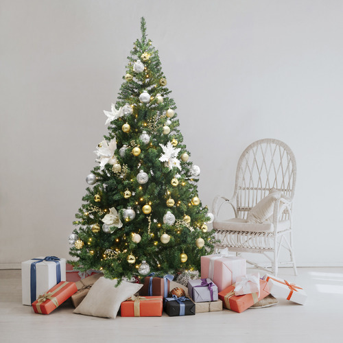 Sylvanus-Light-Up-Christmas-Tree