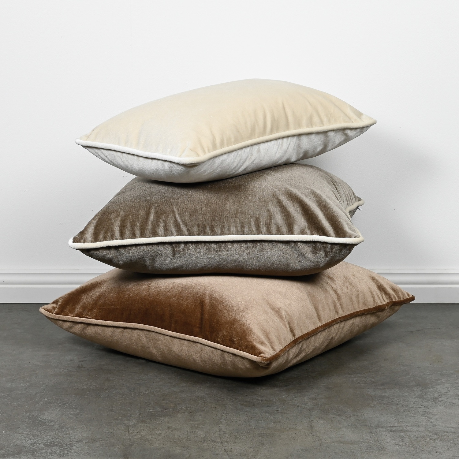 Hermann-Piped-Rectangular-Velvet-Cushion-DDCL