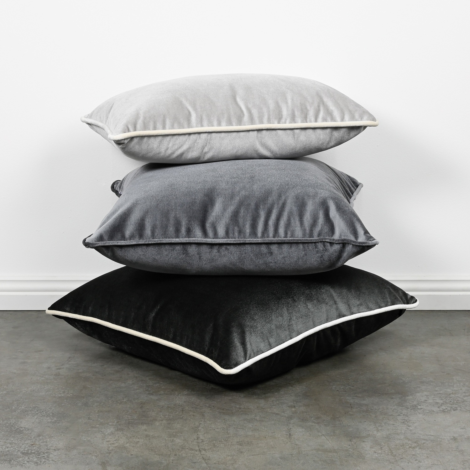 Rectangular-Luxury-Soho-Velvet-Cushion-DDCLV