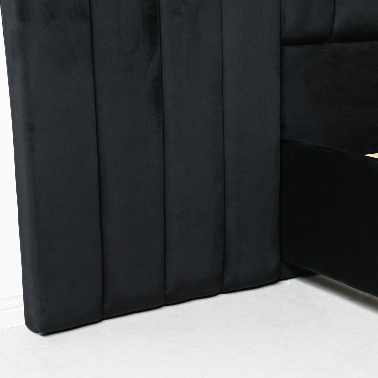 Channel Aubin Velvet Bedhead
