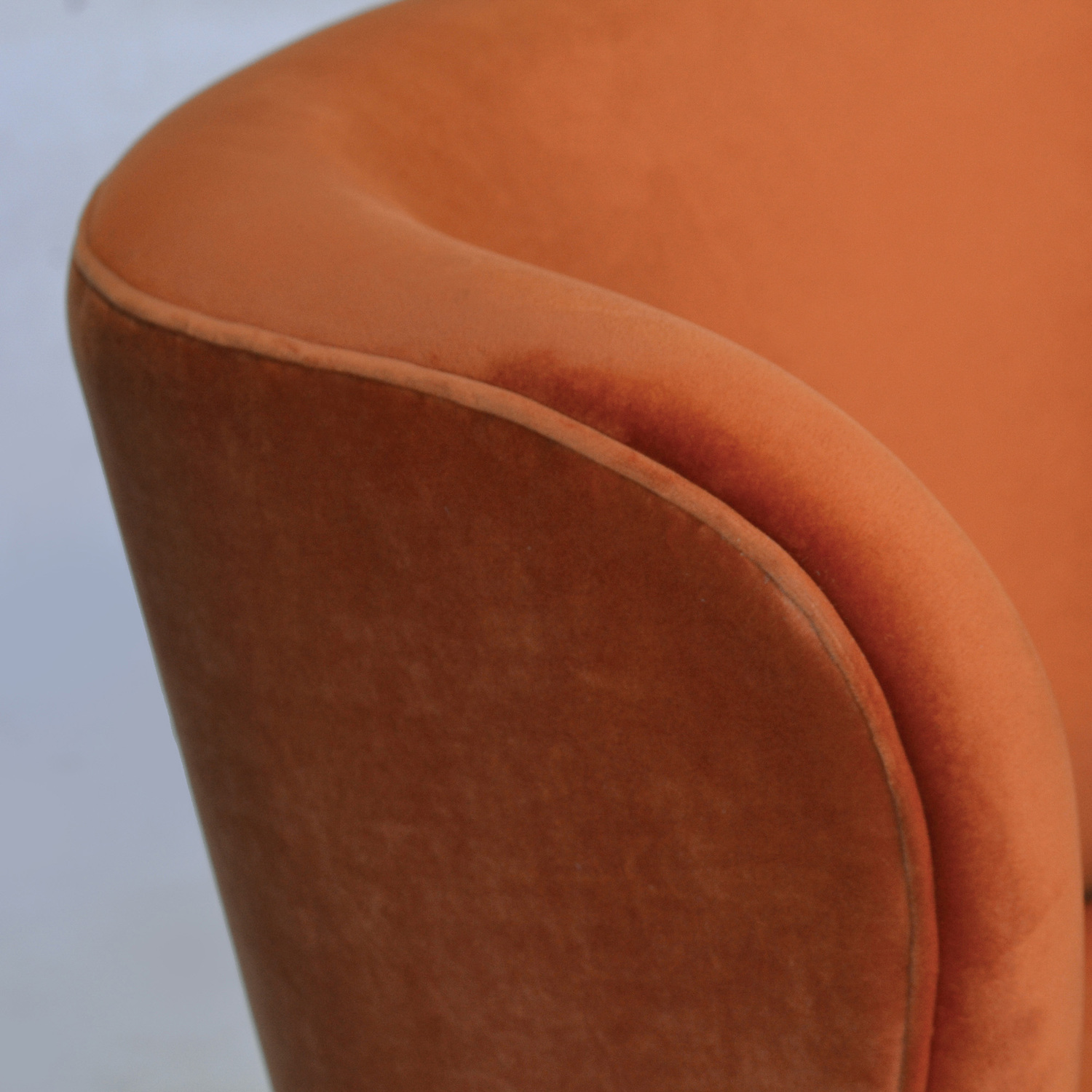 Raeley-Velvet-Swivel-Chair