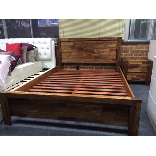 Hawthorn Queen Bed Temple & ster