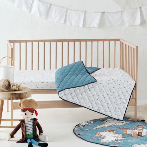 white cot quilt