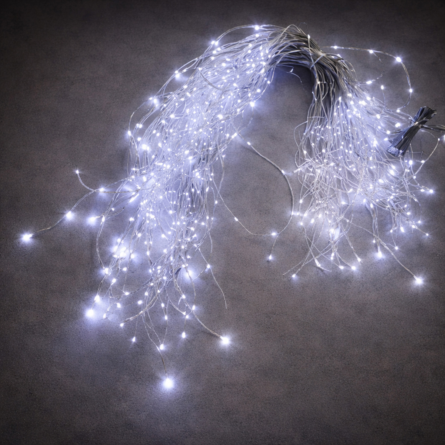 600 Kiran LED Icicle Lights