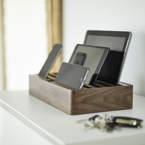 Alldock Classic Family Charging Station Walnut Temple & ster
