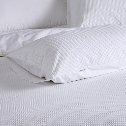 Dreamaker White CottonBlend Waffle Quilt Cover Set Temple & ster